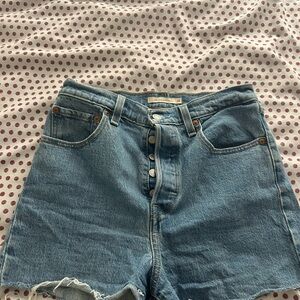 Levis Ribcage shorts